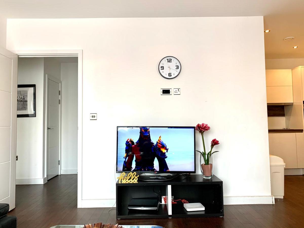 2-Bedrooms Modern Apartment Next To Velodrome, Lounge, Balcony, Parking, Abba Londra Dış mekan fotoğraf