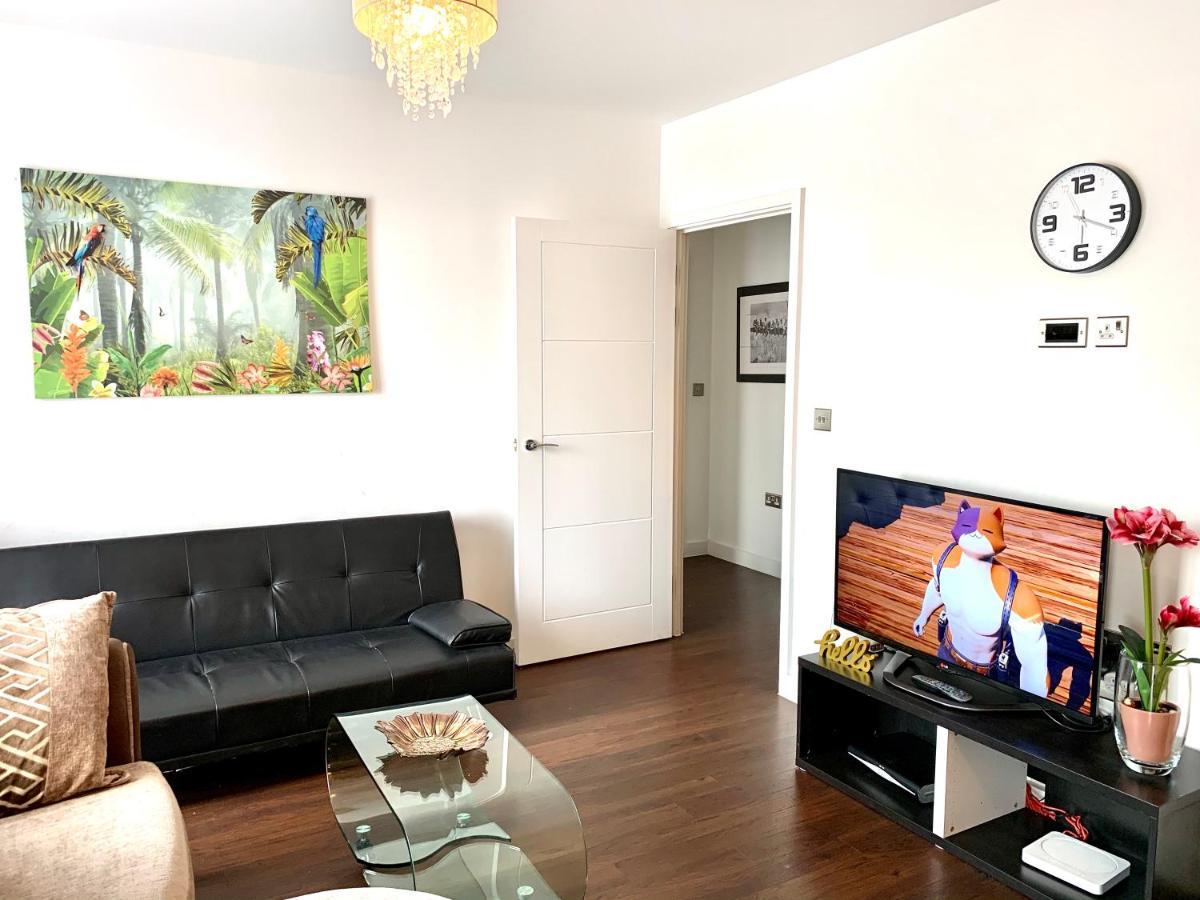 2-Bedrooms Modern Apartment Next To Velodrome, Lounge, Balcony, Parking, Abba Londra Dış mekan fotoğraf