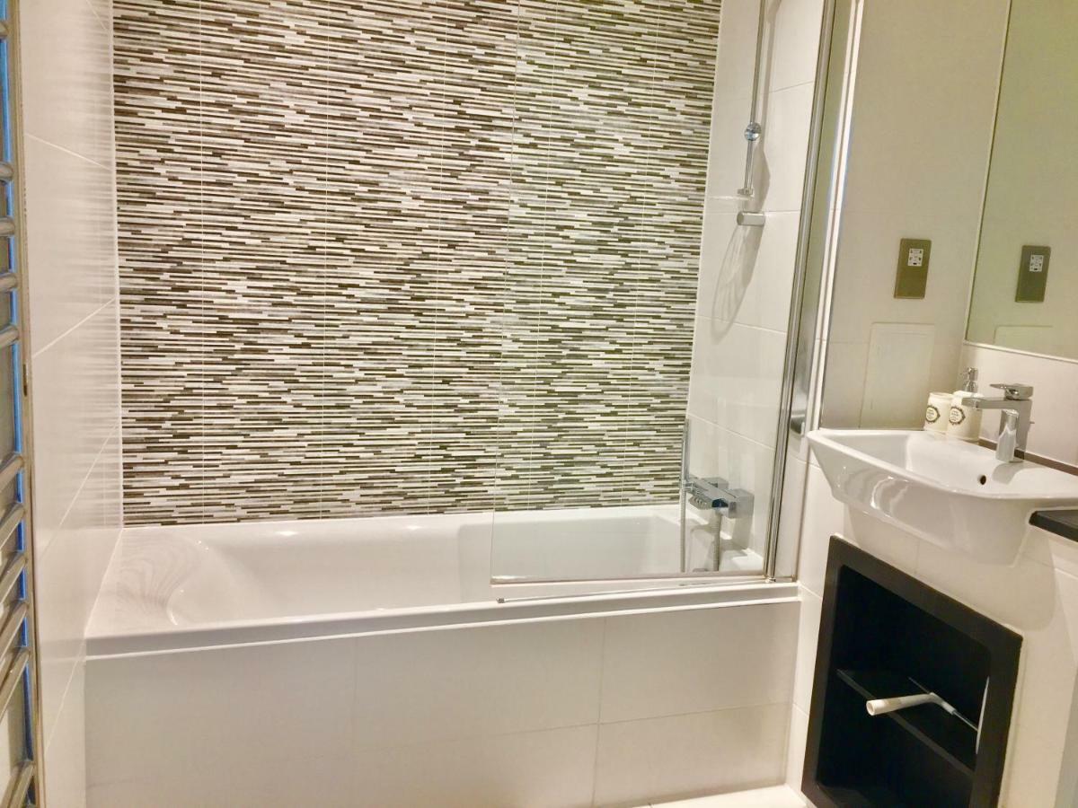 2-Bedrooms Modern Apartment Next To Velodrome, Lounge, Balcony, Parking, Abba Londra Dış mekan fotoğraf