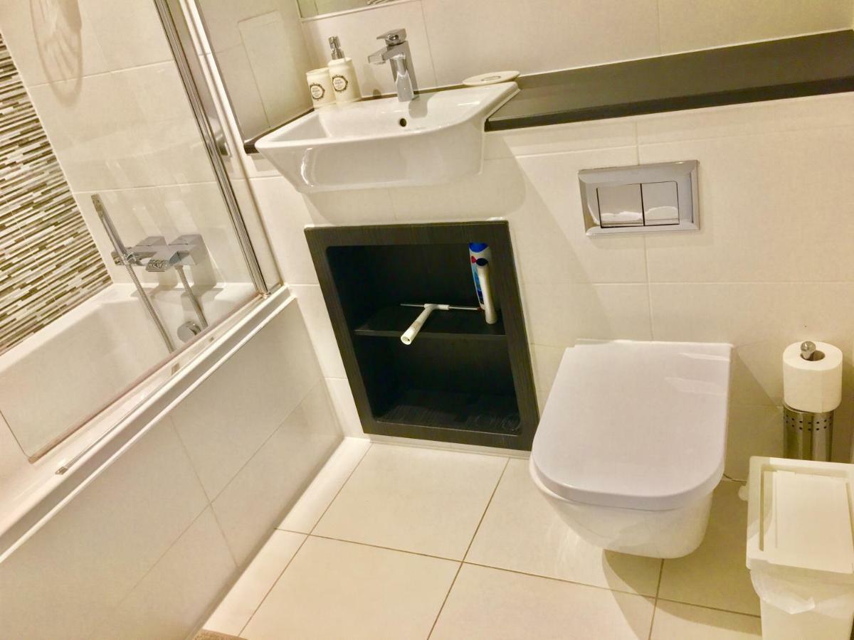 2-Bedrooms Modern Apartment Next To Velodrome, Lounge, Balcony, Parking, Abba Londra Dış mekan fotoğraf
